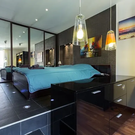 Luckey Homes - Passage Du Temple Vaudois Apartment